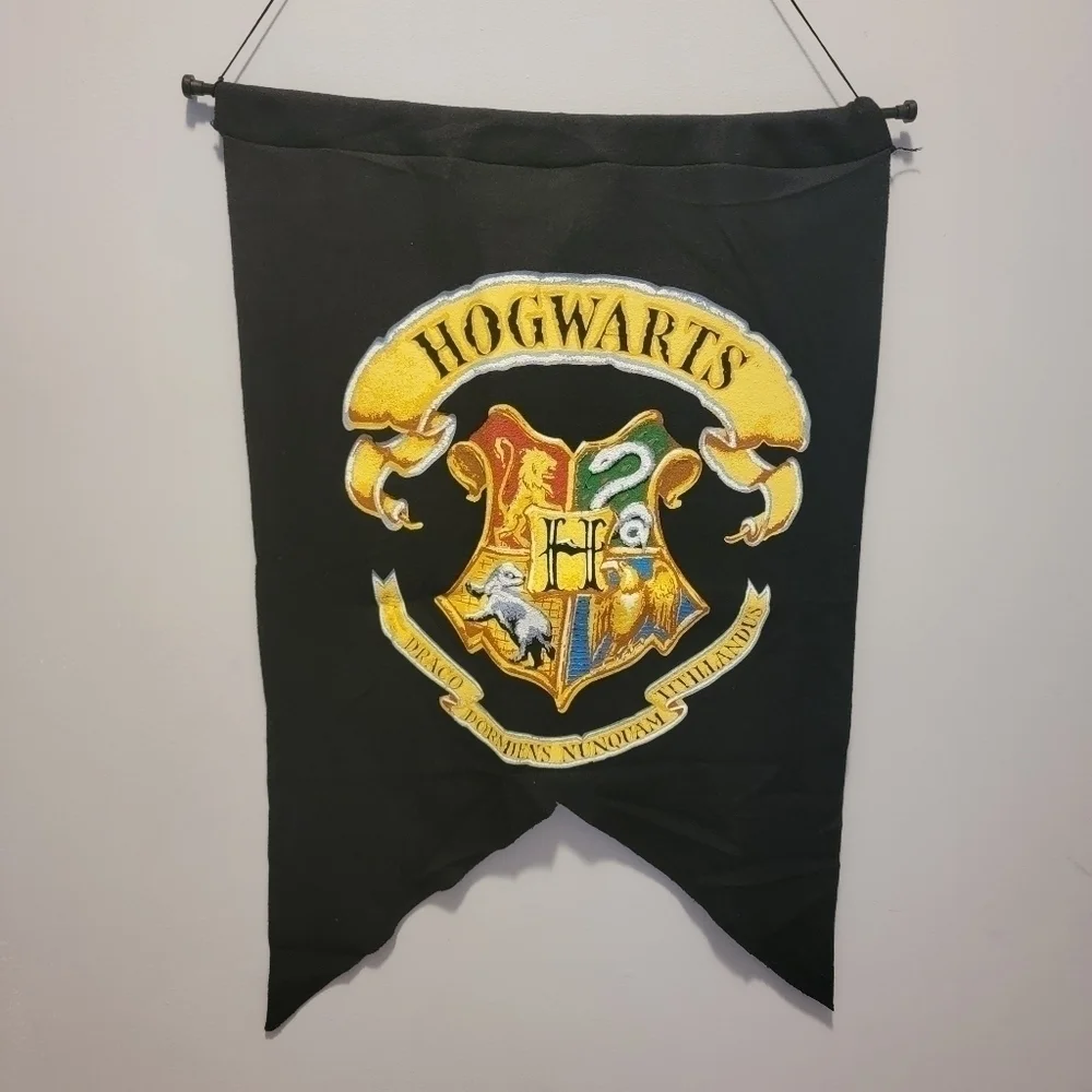 NWT 5 Harry Potter Hogwarts School Banner Flags Party Decor 20X30